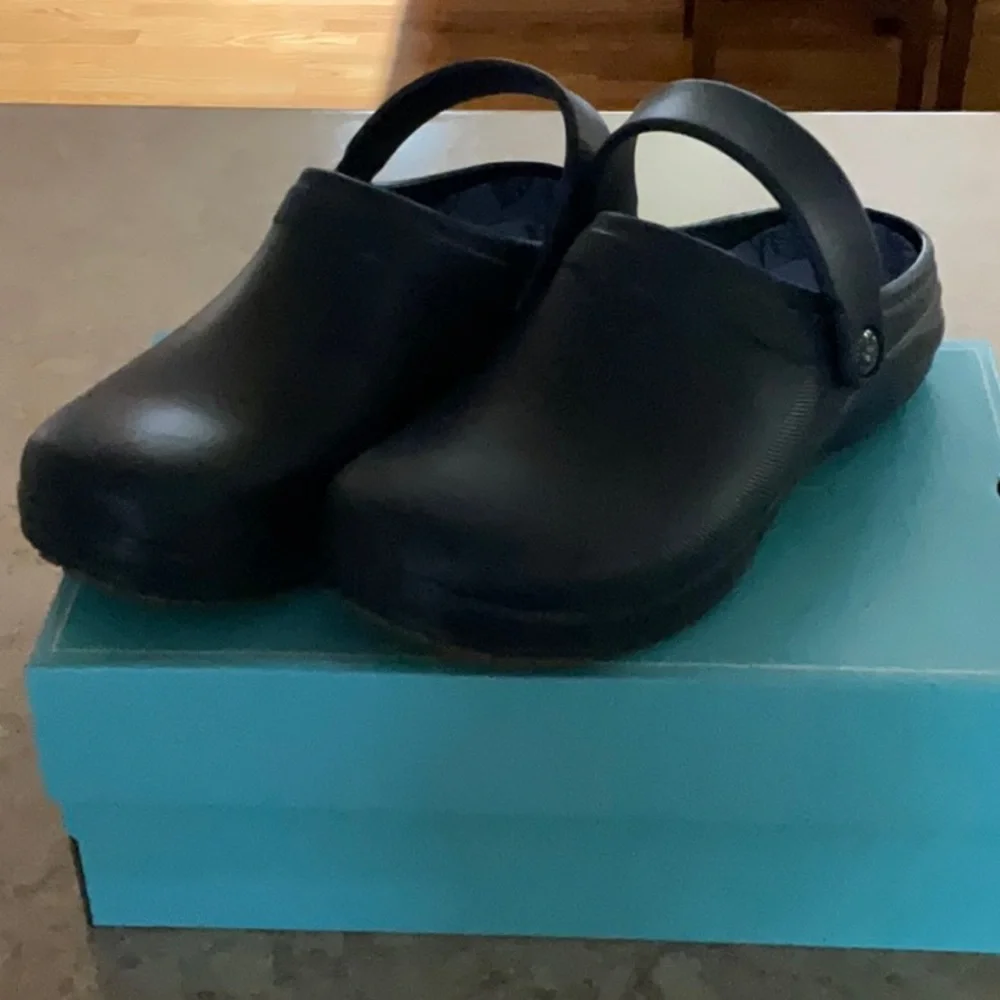Martha Stewart x Skechers Arch Fit Riverbound Clog - Garden Day - EUC - Picture 2 of 6